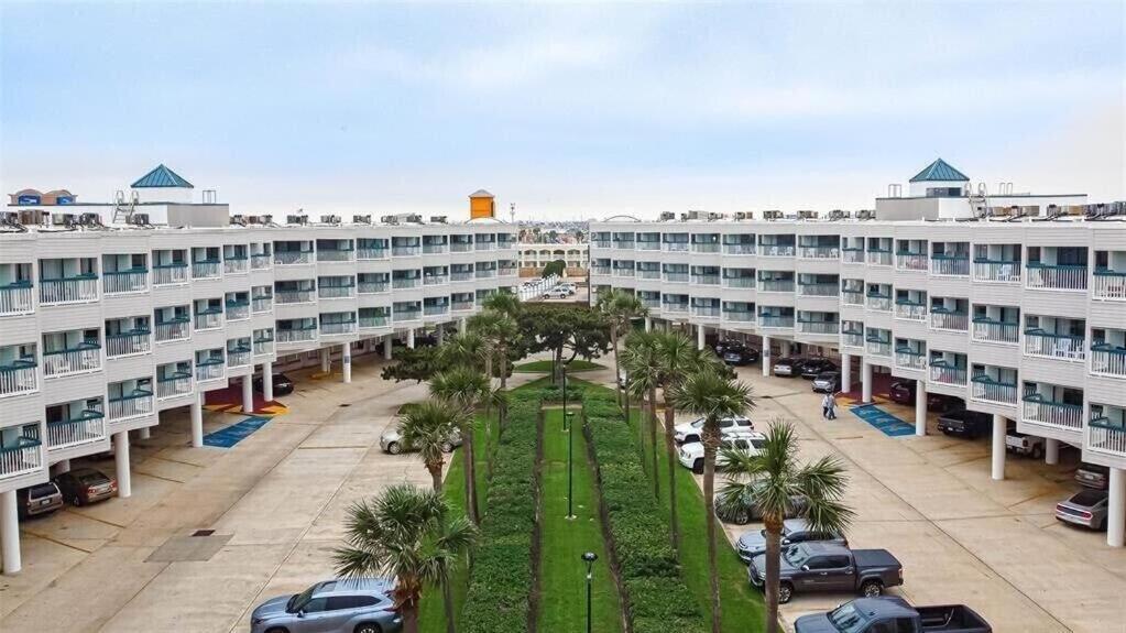 Sun Splashed Condo! Steps To Beach And 2 Pools Galveston Island מראה חיצוני תמונה