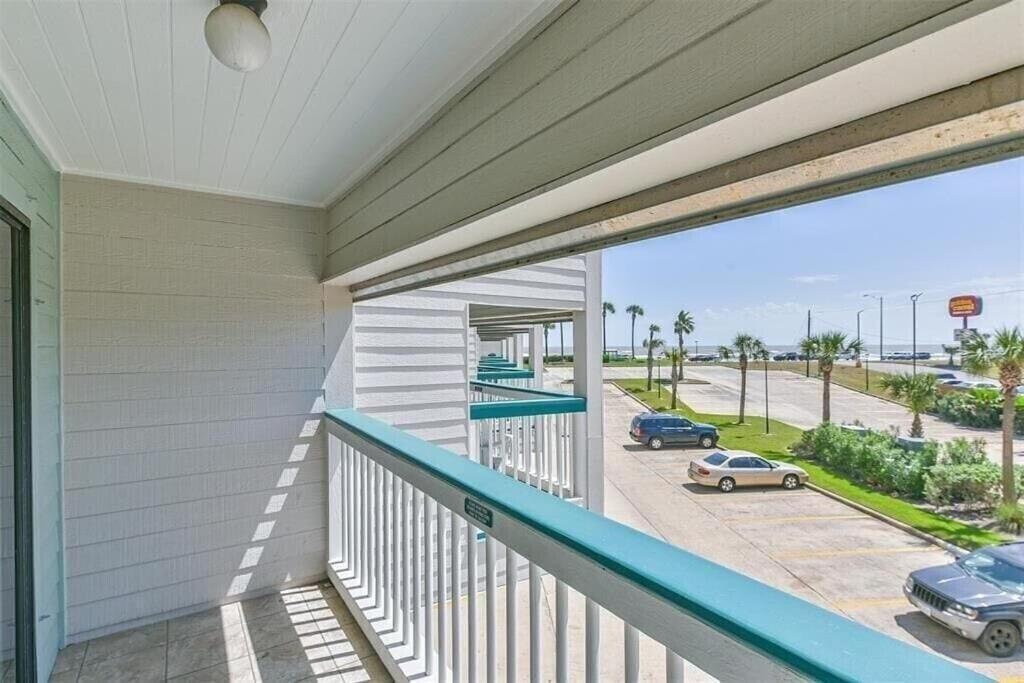 Sun Splashed Condo! Steps To Beach And 2 Pools Galveston Island מראה חיצוני תמונה