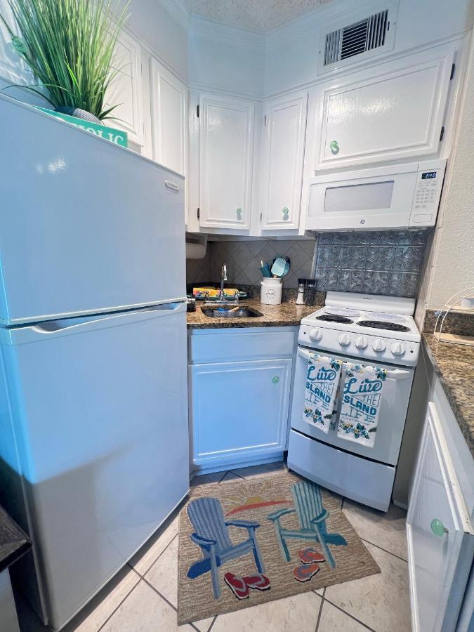 Sun Splashed Condo! Steps To Beach And 2 Pools Galveston Island מראה חיצוני תמונה